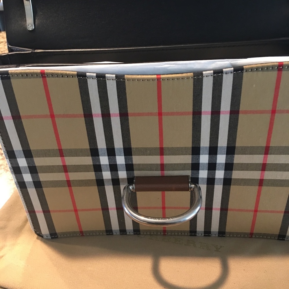 “SOLD “NWT Burberry Medium D Ring Crossbody Bag - Picture 5 of 8